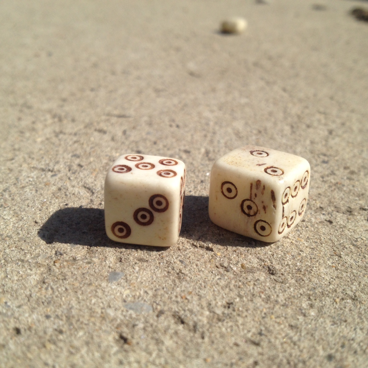 Roman Bone Dice Recreation - Click Image to Close